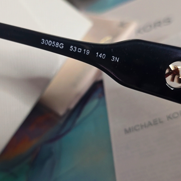 Michael Kors Black & Gold Women's Cat-Eye Gradient Sunglasses (NWT)✨️🖤✨️ - Picture 7 of 8